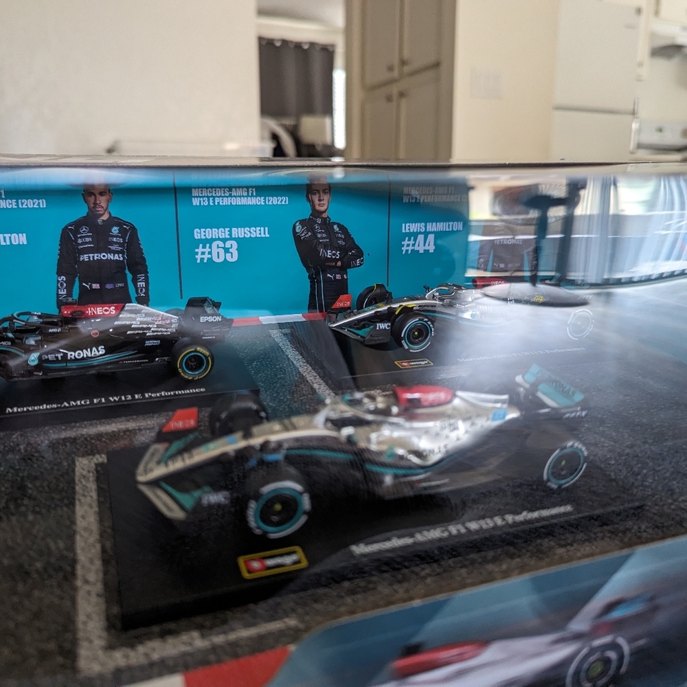 Burago Mercedes AMG Formula Racing 6 Pack - Picture 6 of 6